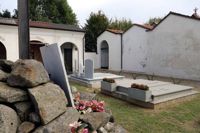 Prywatne uroczystości żałobne Giorgio Armaniego w rodzinnych stronach projektanta