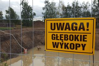 Ogromna dziura na Szybowników w Lesznie. Przy DK 12 powstaje zbiornik retencyjny