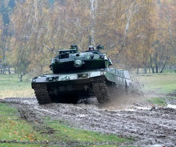 Szwecja wyśle wozy bojowe CV90 oraz Leopardy na Łotwę