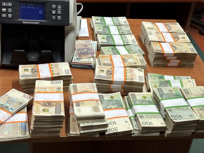 Małżeństwo sutenerów i miilion w gotówce. Zatrzymanie w Warszawie