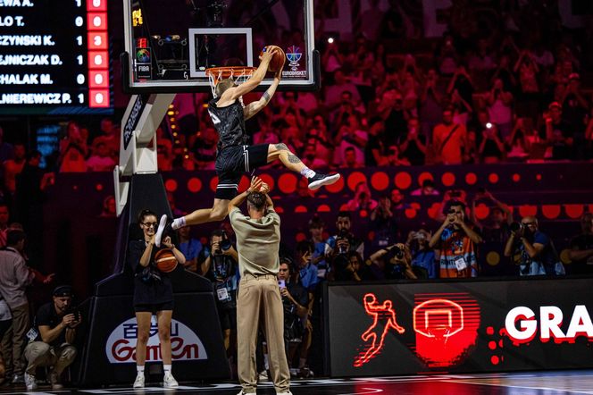 Robert Lewandowski rzucał do kosza podczas Polska - Francja