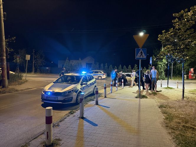 Atak ostrym narzędziem na Białołęce. Pod drzwiami pełno śladów krwi