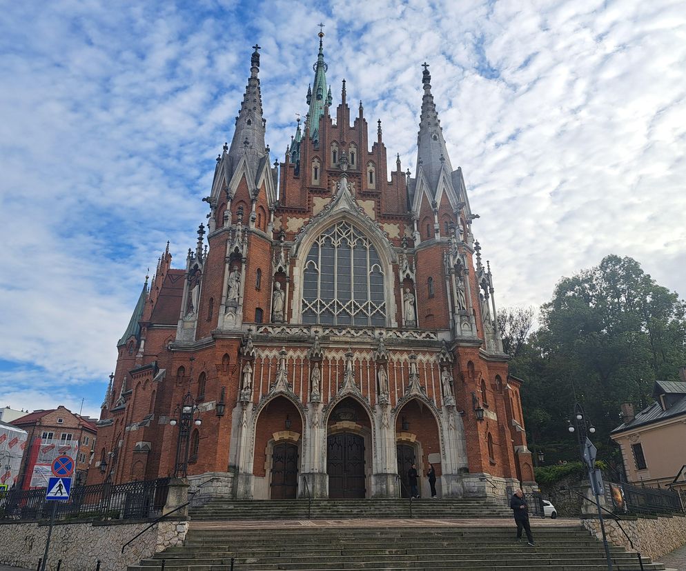 To najpiękniejszy kościół w Krakowie! Monumentalna świątynia jesienią wygląda jak z bajki [GALERIA]