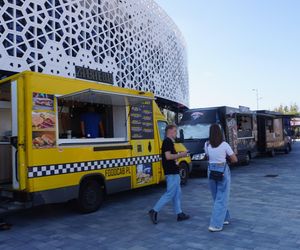 Festiwal Food Trucków w Olsztynie. Pod halą Urania można zjeść dania z kuchni całego świata [ZDJĘCIA]