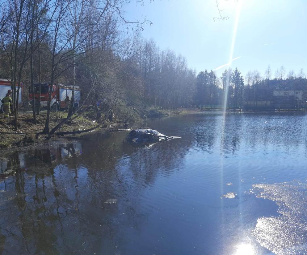Świętokrzyskie: 25-letnia kobieta wjechała autem do zbiornika w Dankowie
