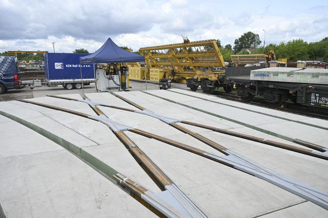 Kraków buduje Warszawie plac Zawiszy. Byliśmy w fabryce, gdzie powstanie 121 elementów wielkiej układanki