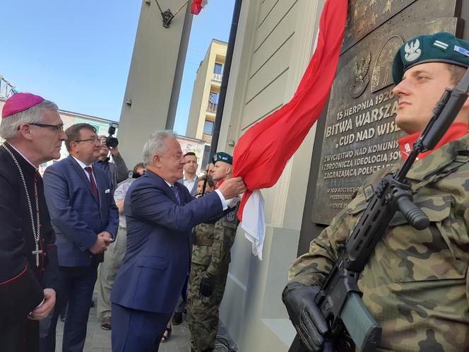 Odsłonięcie tablicy upamiętniającej 100-lecie Cudu nad Wisłą