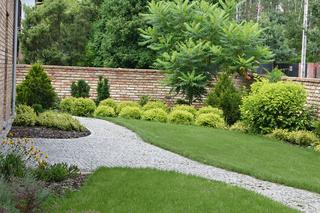 Pełne ogrodzenie z cegły klinkierowej