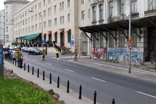 Ludzie usłyszeli huk, z okien buchnął pył. Runęła część zabytkowej kamienicy w Śródmieściu
