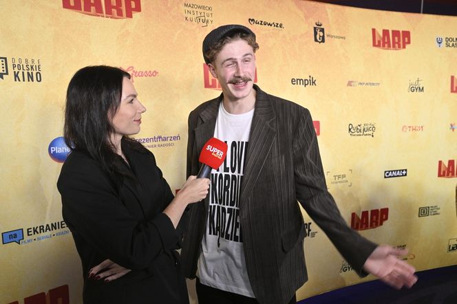 Premiera "LARP. Miłość, trolle i inne questy": Pawł Deląg z partnerką