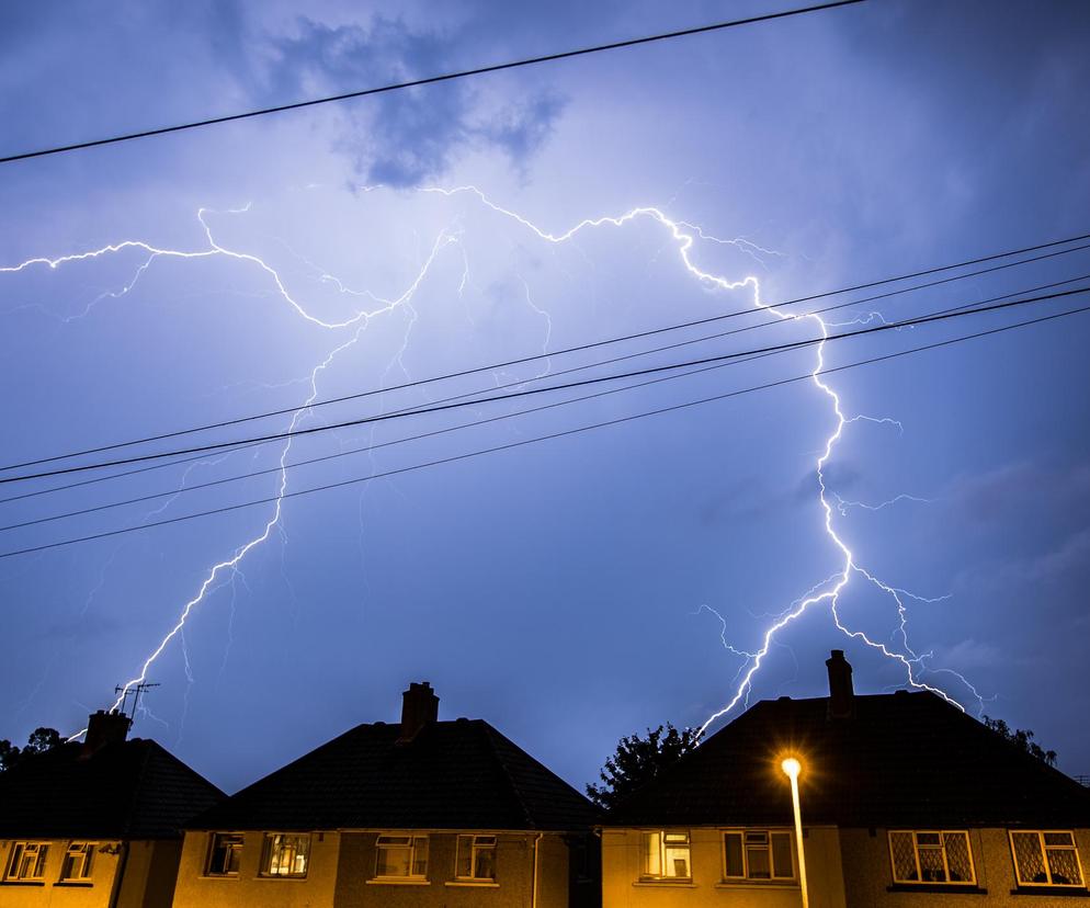 Jak zadbać o siebie w czasie burzy? Poznaj najważniejsze zasady 