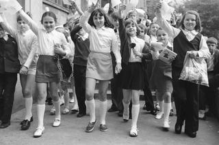 Tak żegnano szkołę w PRL-u! Zobacz jak wtedy wyglądały zakończenia roku!