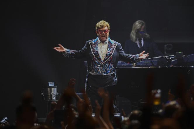 Elton John w szpitalu! "Upadł w swojej rezydencji"