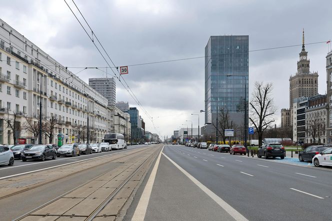 Marszałkowska w Warszawie zostanie zwężona. Tak wygląda przed przebudową 