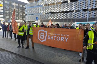Protest hutników pod Węglokoksem w Katowicach. Co innego nam mówią, a co innego robią