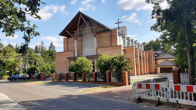 7. Łomianki - mediana wynagrodzeń miesięcznych brutto (marzec 2025): 8640 zł