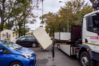 ZDM rozpoczął usuwanie nielegalnych kontenerów na odzież. Z ulic miasta zniknęło już kilkadziesiąt obiektów 