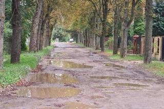 Fatalny stan dróg na Sikawie. Mieszkańcy nie mogą się doczekać remontu