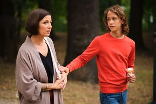 Pierwsza miłość streszczenia odcinków 4095-4099. Filip poznaje nazwisko dawcy szpiku dla Angeliki. Jest w szoku