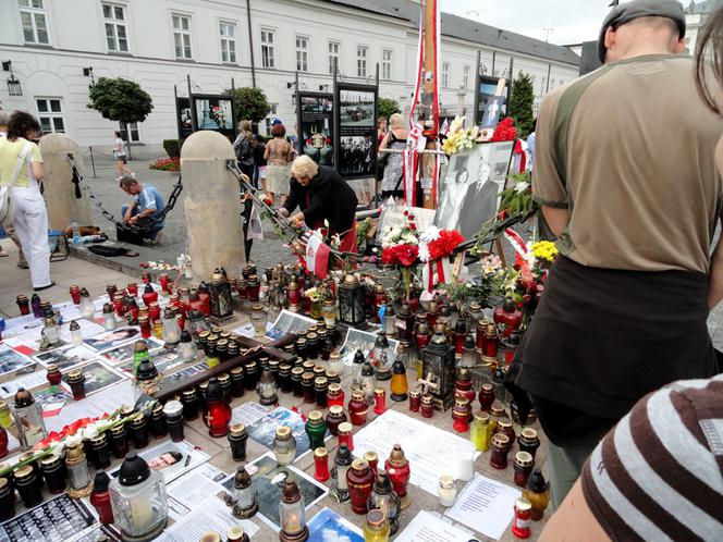 2 sierpnia - Historia krzyża z Krakowskiego Przedmieścia w obrazkach