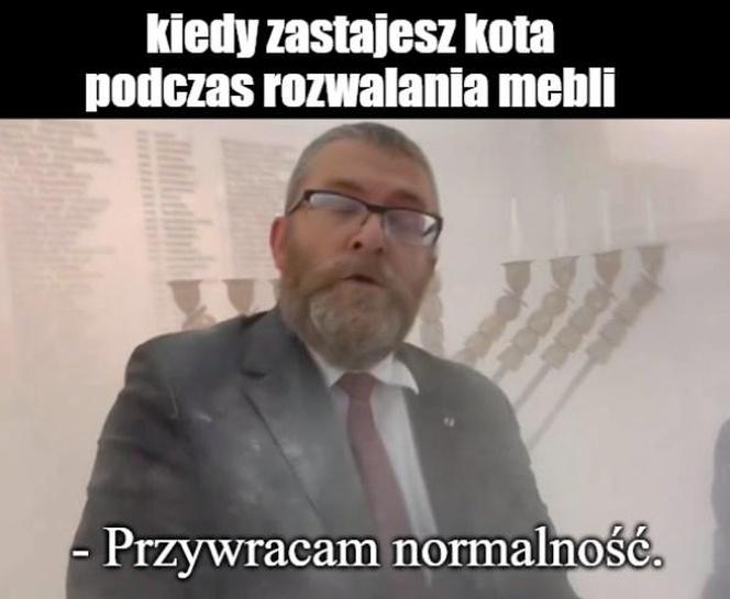 Najlepsze memy o Grzegorzu Braunie. Tak internet śmieje się z zachowania polityka