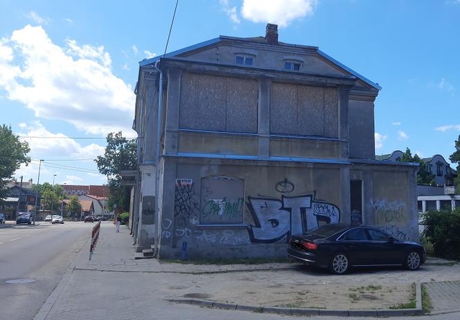 Zabytkowa kamienica w centrum Białegostoku za blisko 3 mln złotych została sprzedana deweloperowi. Teraz zostanie wyremontowana, a na pozostałym terenie powstaną budynki mieszkaniowe. Spółka Apartamenty Rogowski musi jednak spełnić jeden warunek. 