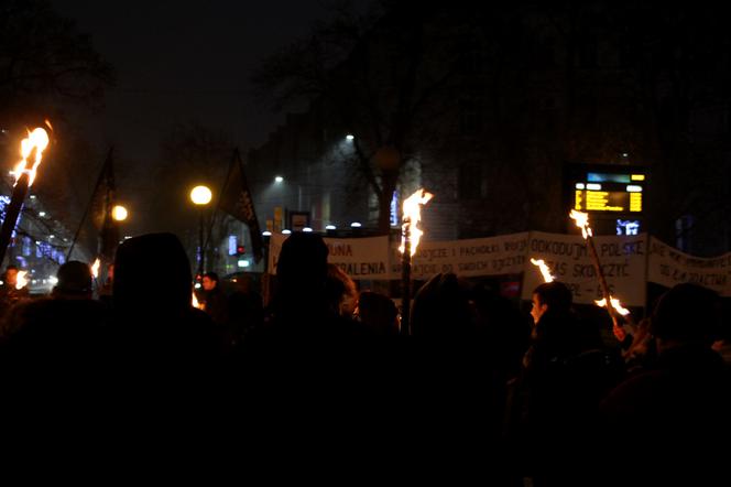 Manifestacja środowisk narodowych na pl. Grunwaldzkim