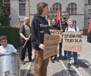 Protest studentów przed rektoratem UAM