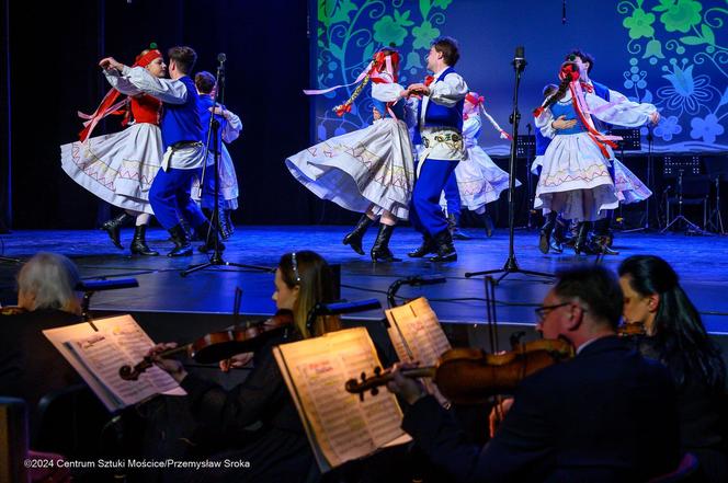 Koncert wielkanocny Zespołu Pieśni i Tańca Świerczkowiacy w Centrum Sztuki Mościce