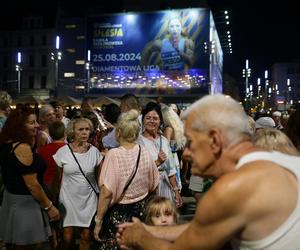 Potańcówka przed Teatrem Śląskim w Katowicach