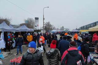 Giełda samochodowa w Łodzi. Przyciąga klientów, ale sprzedawcy nie są zadowoleni