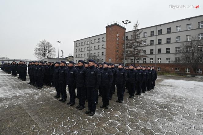 156 nowych policjantów na Śląsku. Złożyli ślubowanie w Katowicach