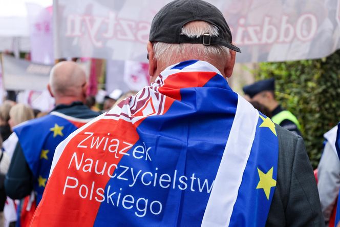 Protest ZNP przed Ministerstwem Edukacji
