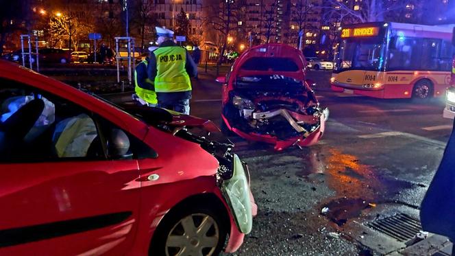 Potworny wypadek na Pradze. Zderzyły się dwie toyoty, kobieta i dwoje dzieci w szpitalu