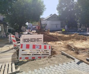 Rozkopanie dużego skrzyżowania odsłoniło fragmenty historii miasta Siedlce