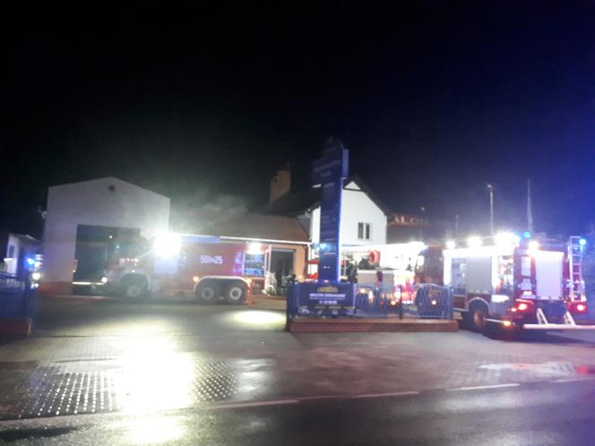 Dwa groźne pożary w miejscowości Wielowieś. Płonął budynek handlowo-usługowy