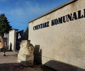 Zamościanie przygotowują się do Wszystkich Świętych. Trwa wzmożony ruch na cmentarzach [ZOBACZ ZDJĘCIA]