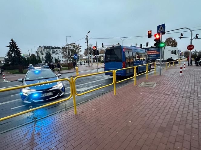  8-latek na rowerze wpadł pod autobus. Dramatyczna akcja ratunkowa w Ożarowie