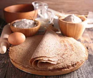 Naleśniki gryczane z farszem z groszku. Wiosenna dawka zdrowia