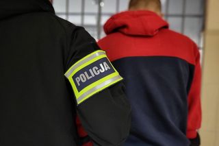 Rzucili się na niego we trzech. Brutalny atak na stacji benzynowej w Kujawsko-Pomorskiem 