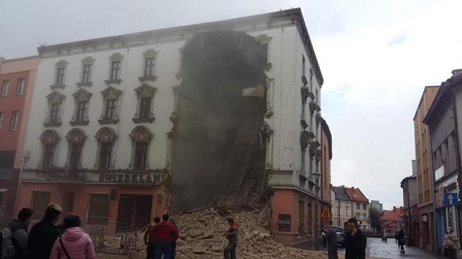 Katastrofa budowlana w centrum Rybnika. Zawaliła się część kamienicy "Świerklaniec"