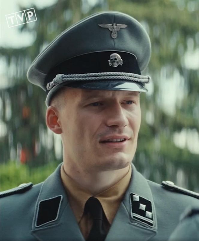 Zatoka szpiegów 2 sezon odc. 2. Heinrich Engel (Michał Balicki)