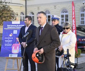 Rośnie liczba wypadków z udziałem hulajnóg. Radni Mazowsza apelują do dzieci i młodzieży: „Noście kaski i odblaski!”