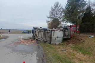 Bus zderzył się z osobówką na skrzyżowaniu w pow. krasnostawskim