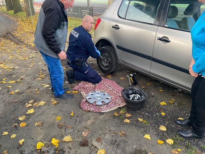 Inowrocławscy funkcjonariusze podczas zaledwie kilku godzin służby dwukrotnie pomogli obywatelom