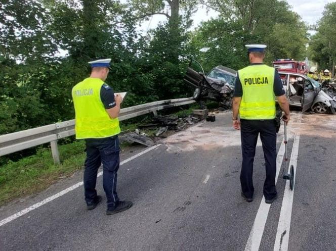 Wypadek na DK 38 w Ucieszkowie. Cztery osoby zostały poszkodowane