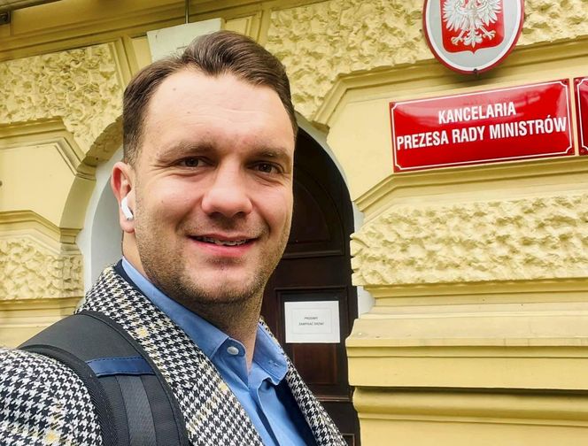 Łukasz Mejza - polski polityk, samorządowiec i przedsiębiorca, od 2021 poseł na Sejm IX kadencji, w 2021 sekretarz stanu w resortach odpowiedzialnych za sport i turystykę.