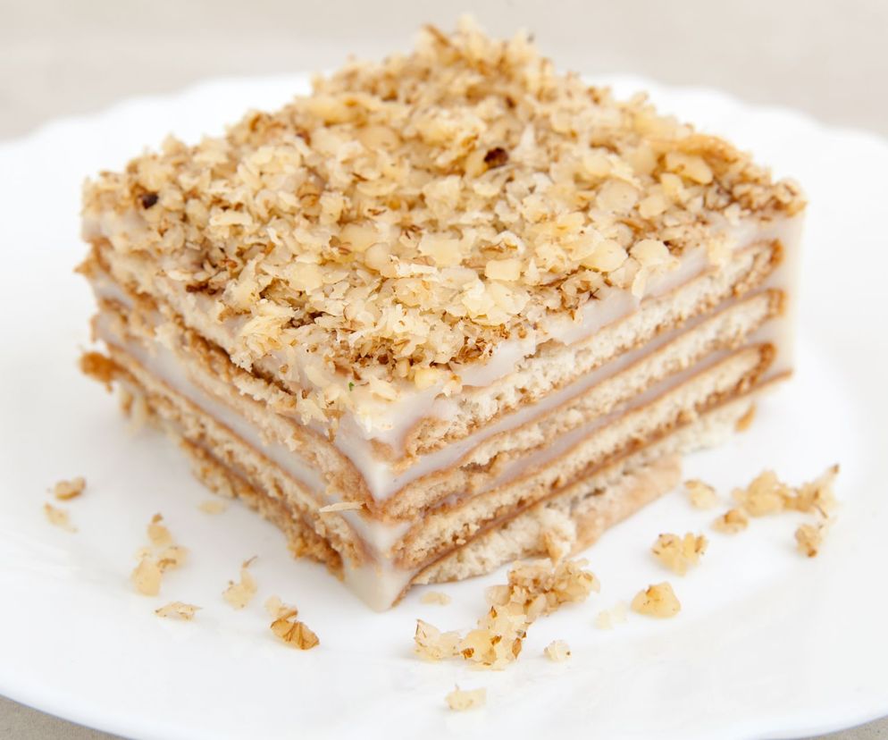 Ciasto leniwej synowej - deser na herbatnikach, który zrobisz dosłownie w 15 minut