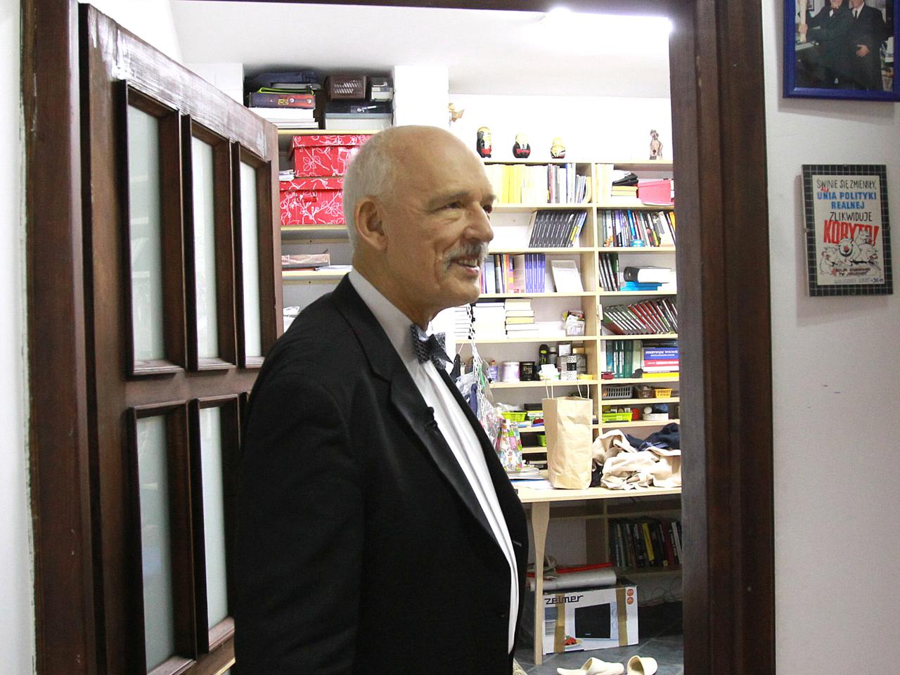 Korwin-Mikke przedstawił pomysł na odparcie ataku migrantów. Szokujący? To mało powiedziane