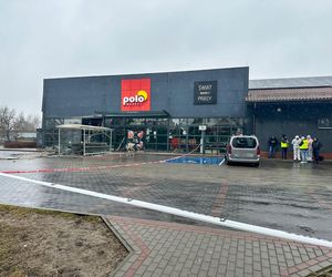 Huk, chaos i... pusta kasa! Złodzieje wysadzili bankomat i uciekli bez łupu!